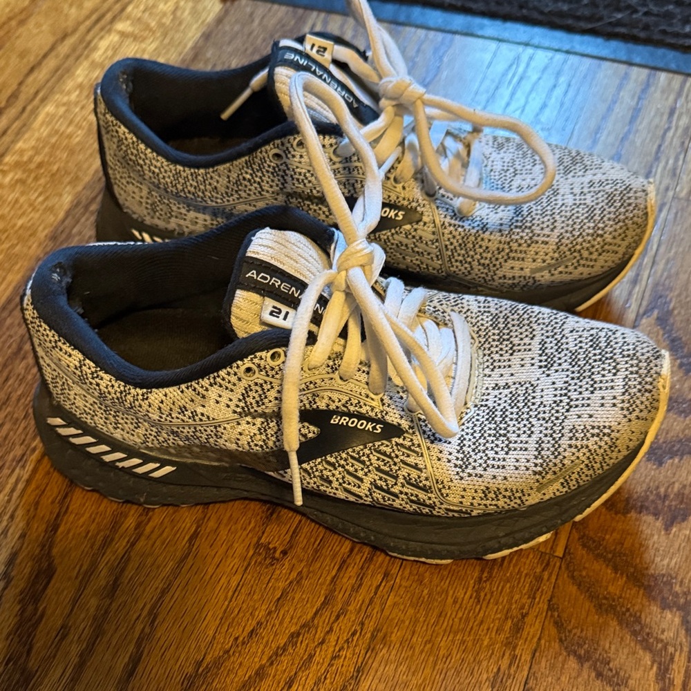 Brooks Adrenaline Women Black and White Sneakers